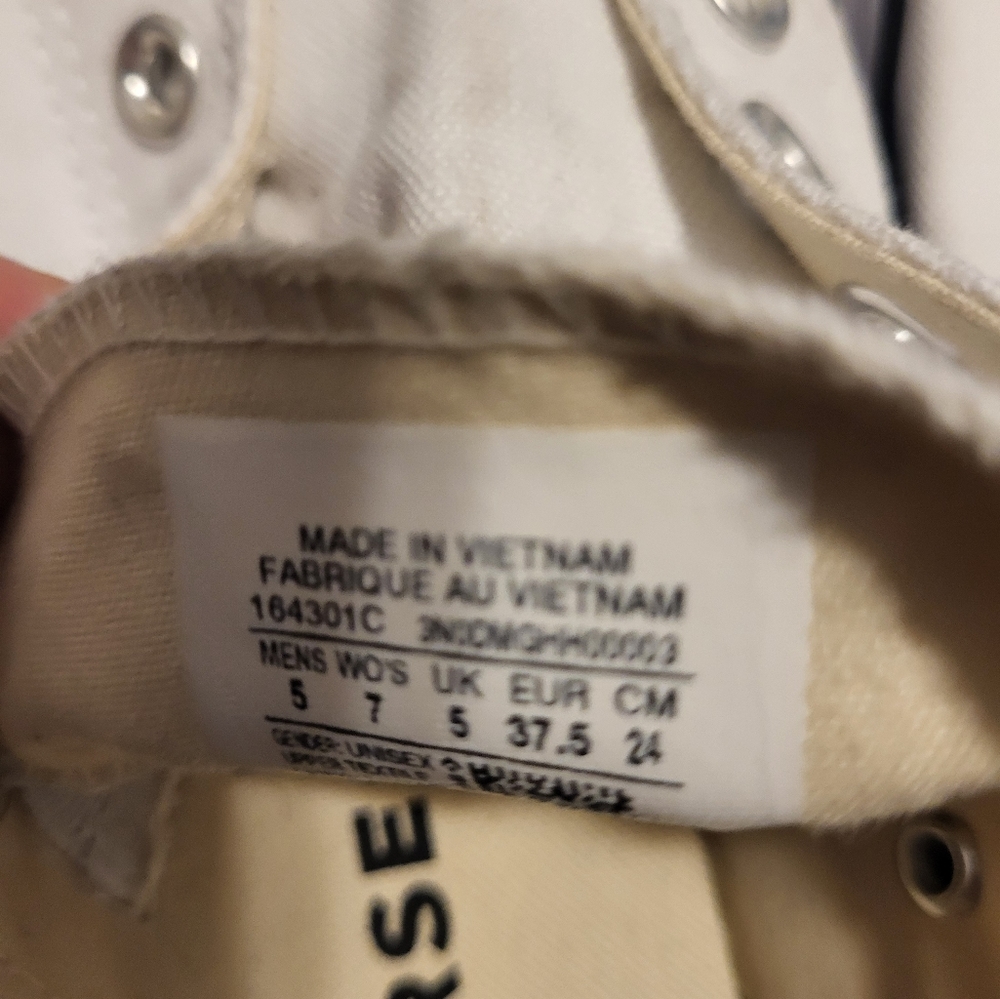 Converse Size 7 - Picture 2 of 5